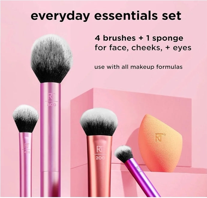 Real Techniques Everyday Essentials Makeup Brush Set
ريال تكنيك – طقم فرش المكياج الأساسي