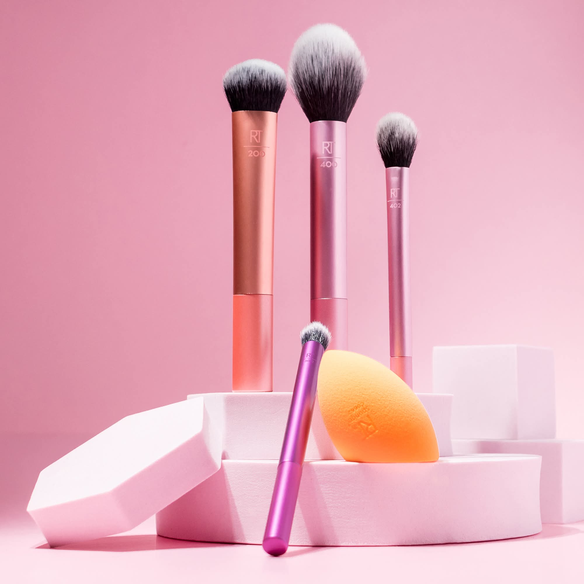 Real Techniques Everyday Essentials Makeup Brush Set
ريال تكنيك – طقم فرش المكياج الأساسي