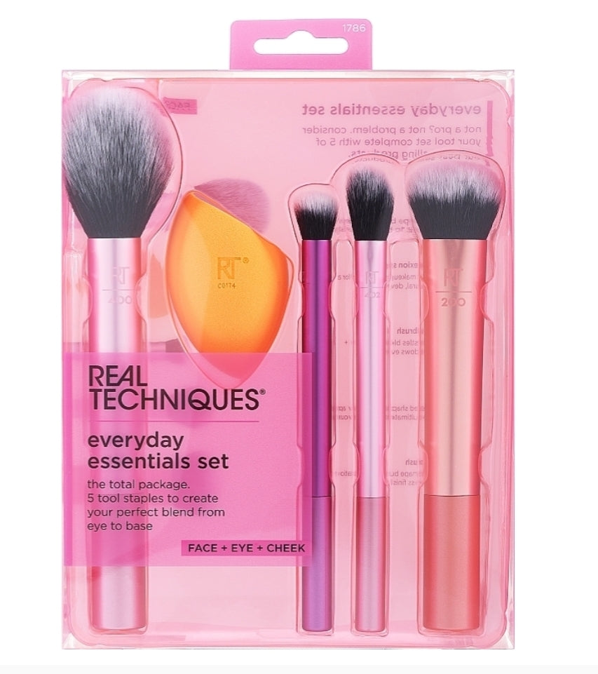 Real Techniques Everyday Essentials Makeup Brush Set
ريال تكنيك – طقم فرش المكياج الأساسي