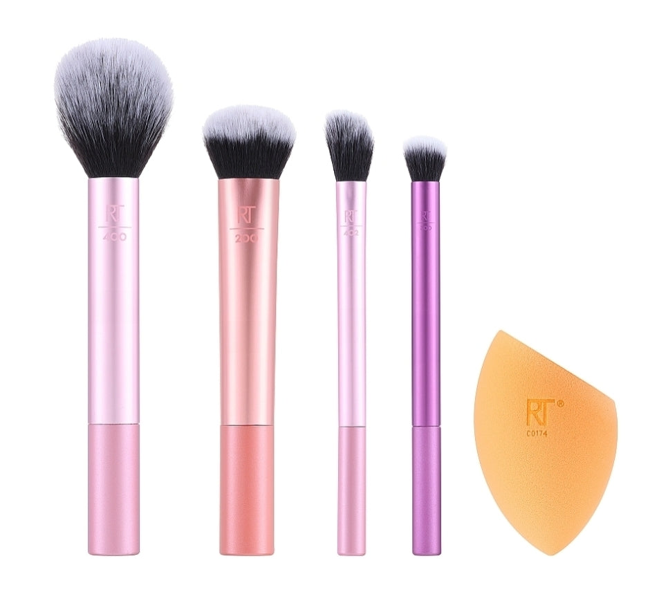 Real Techniques Everyday Essentials Makeup Brush Set
ريال تكنيك – طقم فرش المكياج الأساسي